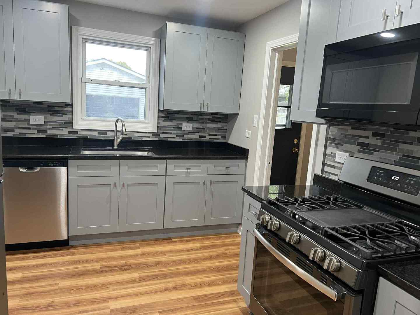 7621 Odell Avenue, Bridgeview, IL 60455