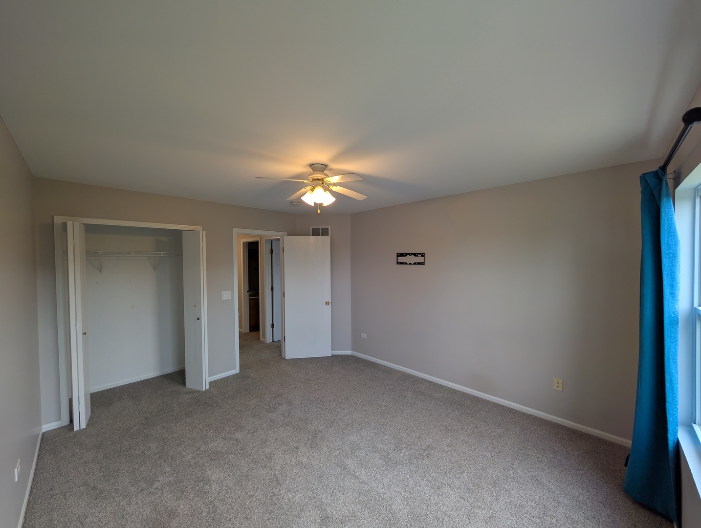 671 Fieldcrest Drive, South Elgin, IL 60177