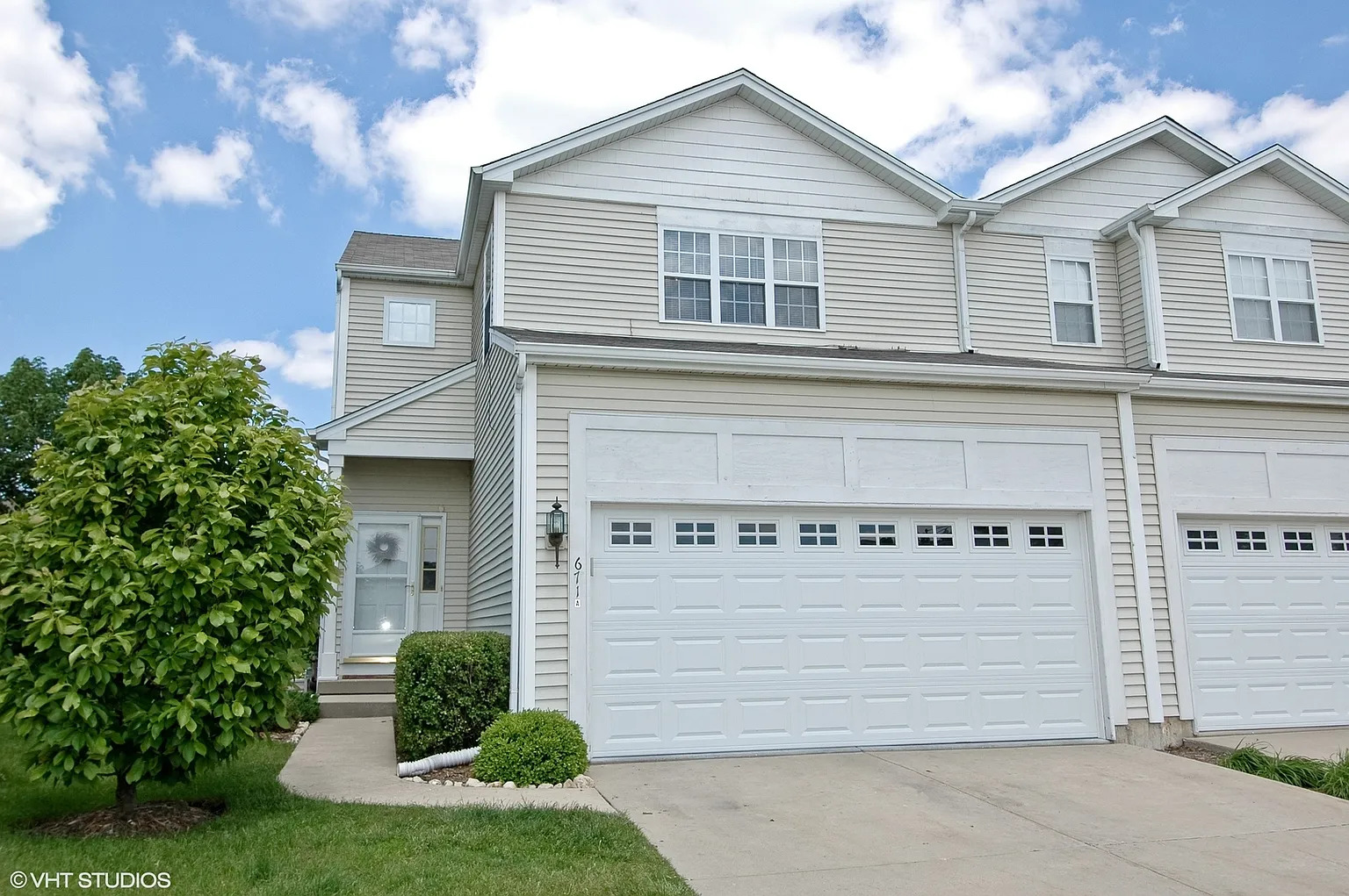 671 Fieldcrest Drive, South Elgin, IL 60177