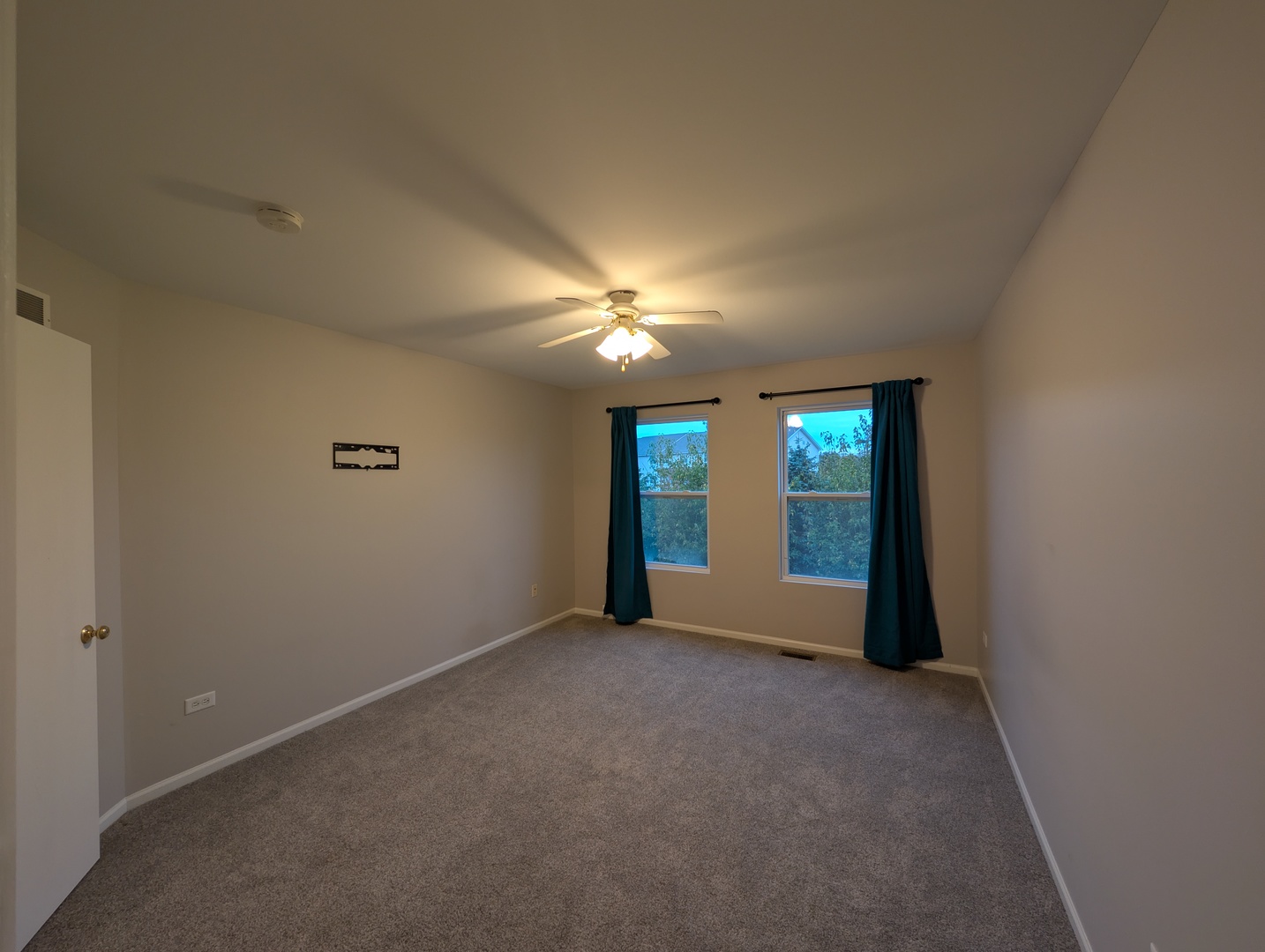 671 Fieldcrest Drive, South Elgin, IL 60177