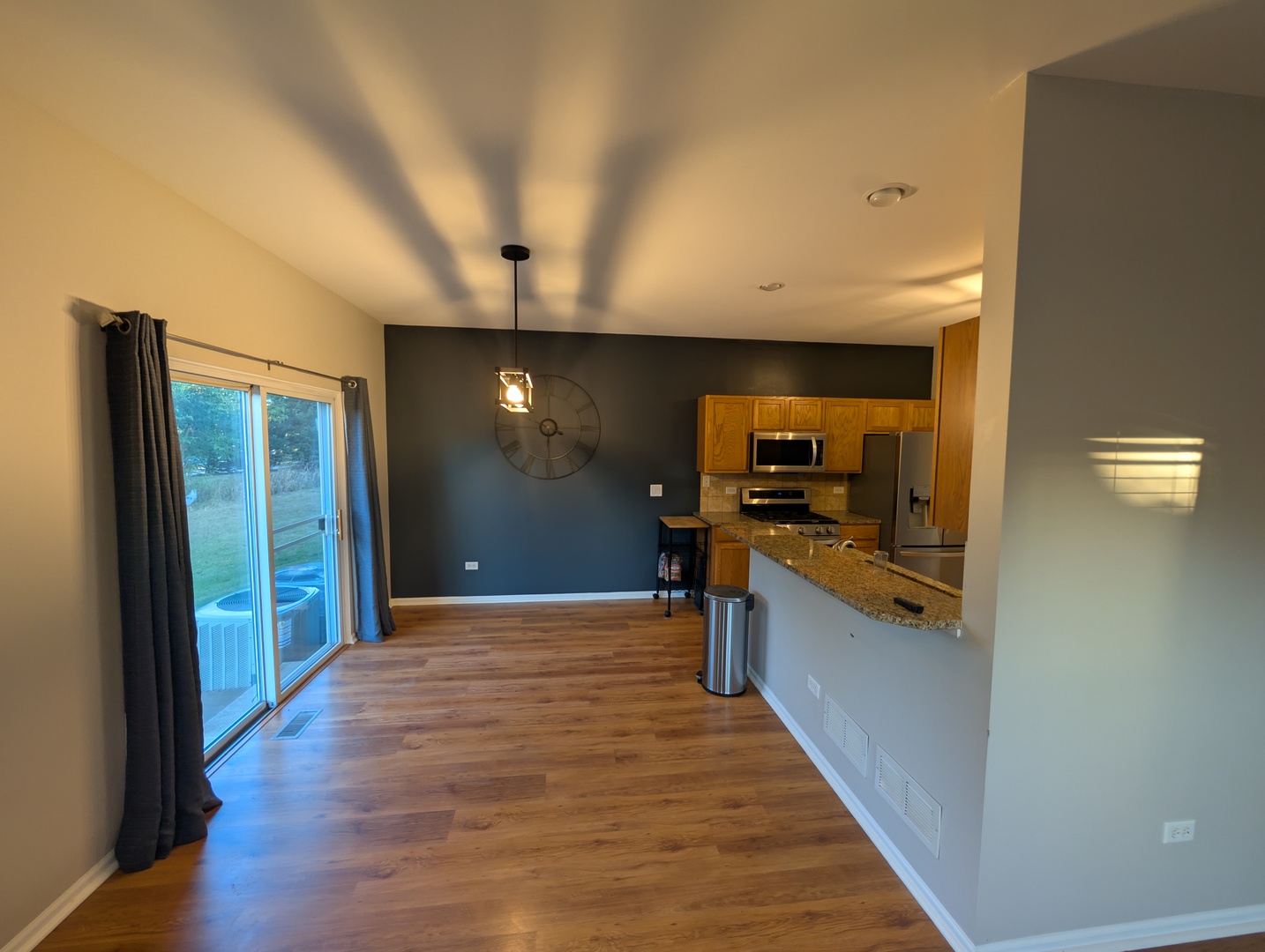 671 Fieldcrest Drive, South Elgin, IL 60177