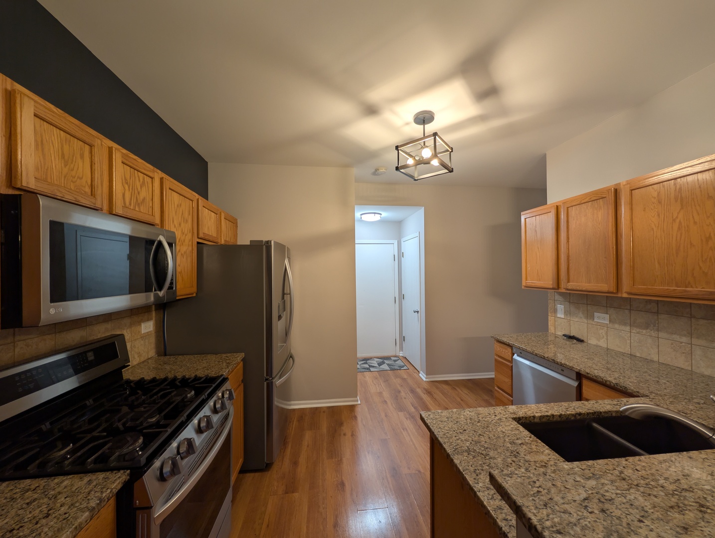 671 Fieldcrest Drive, South Elgin, IL 60177