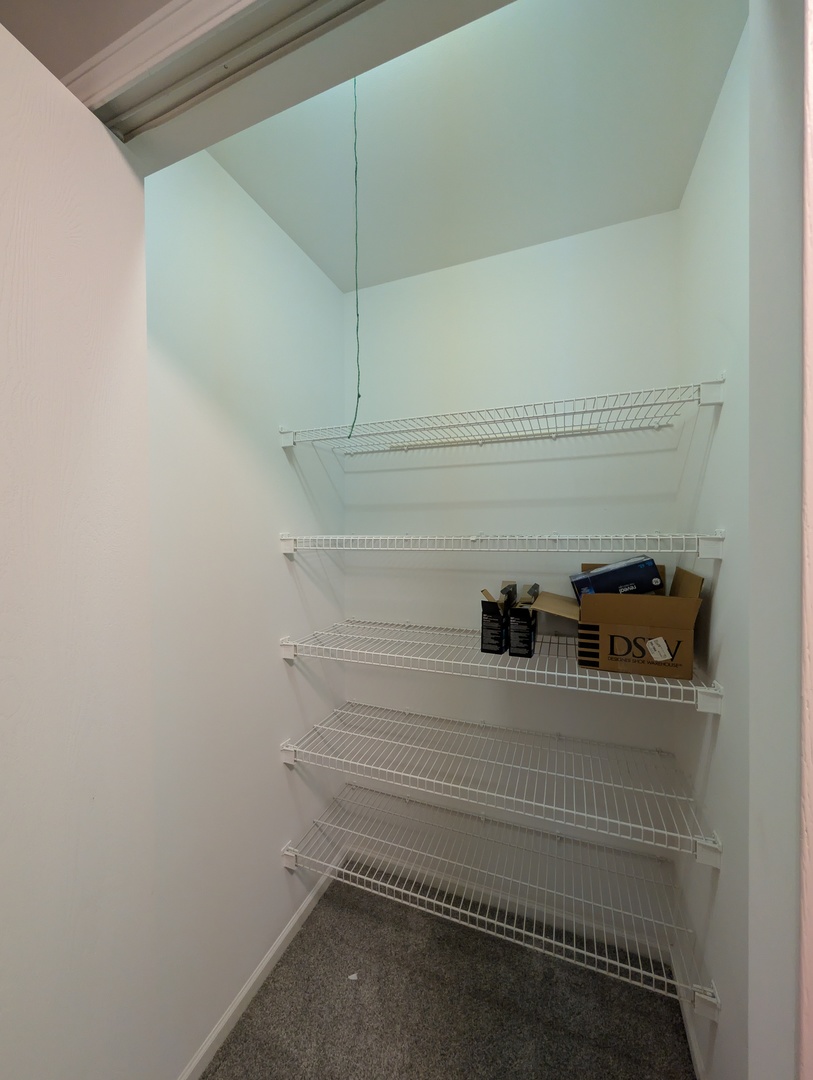 671 Fieldcrest Drive, South Elgin, IL 60177