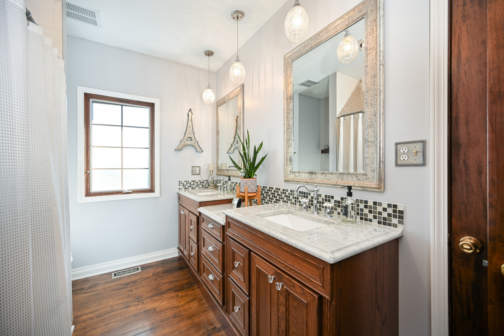 22w474 Emerson Avenue, Glen Ellyn, IL 60137