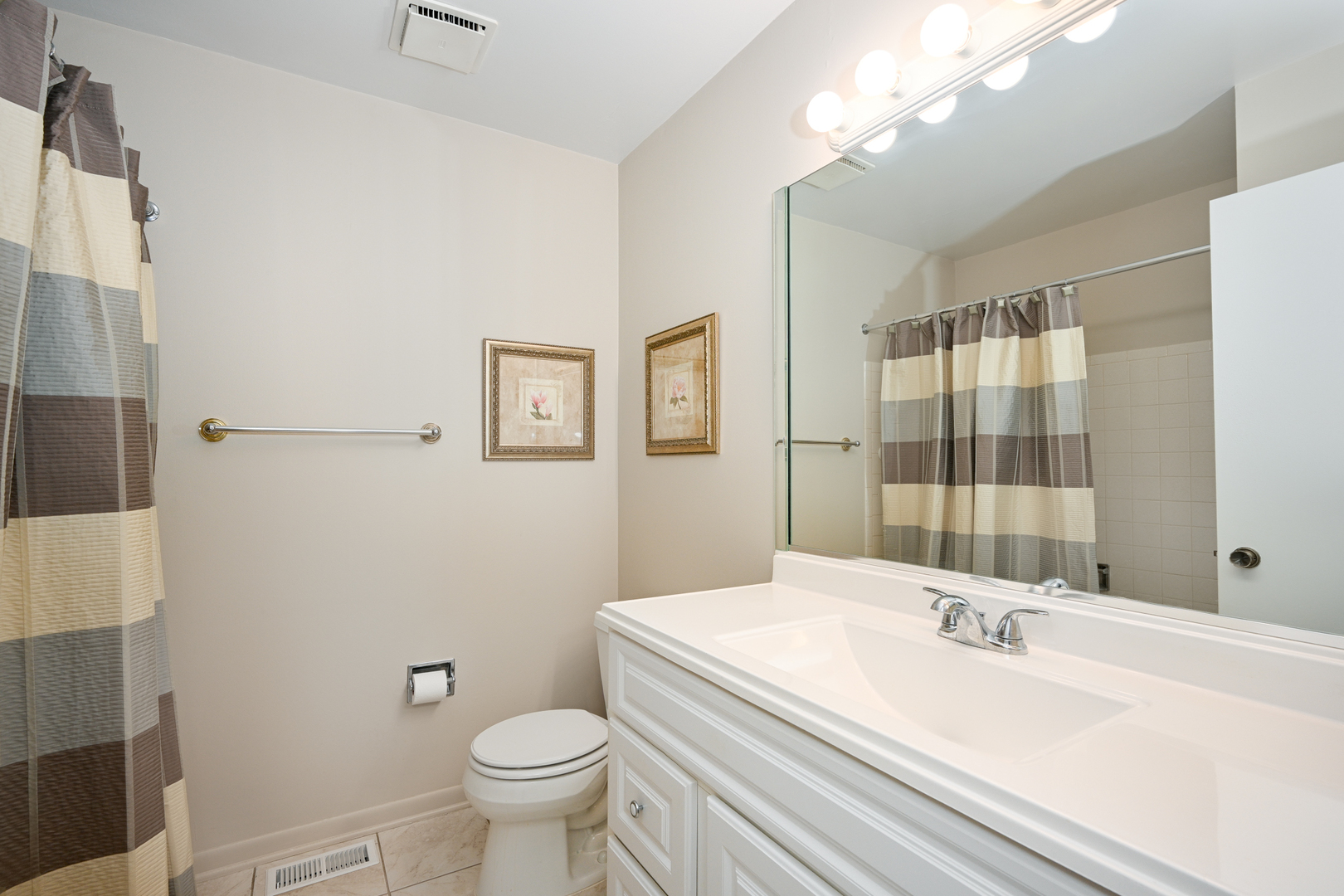 228 Arrowwood Court #D1, Schaumburg, IL 60193