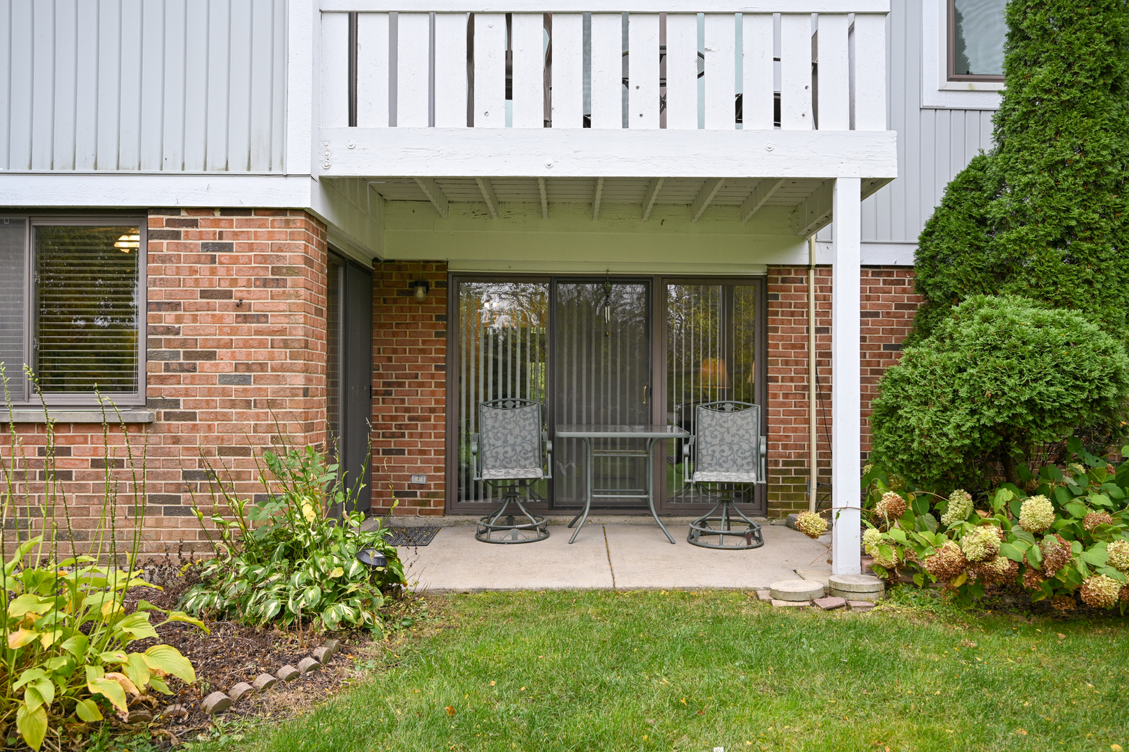 228 Arrowwood Court #D1, Schaumburg, IL 60193