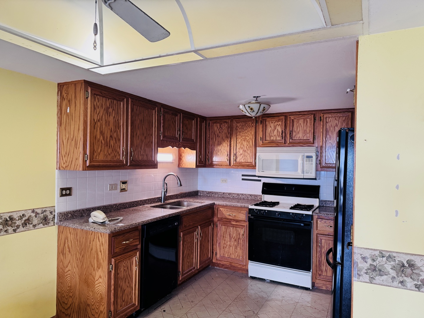 9004 Del Prado Drive #2N, Palos Hills, IL 60465