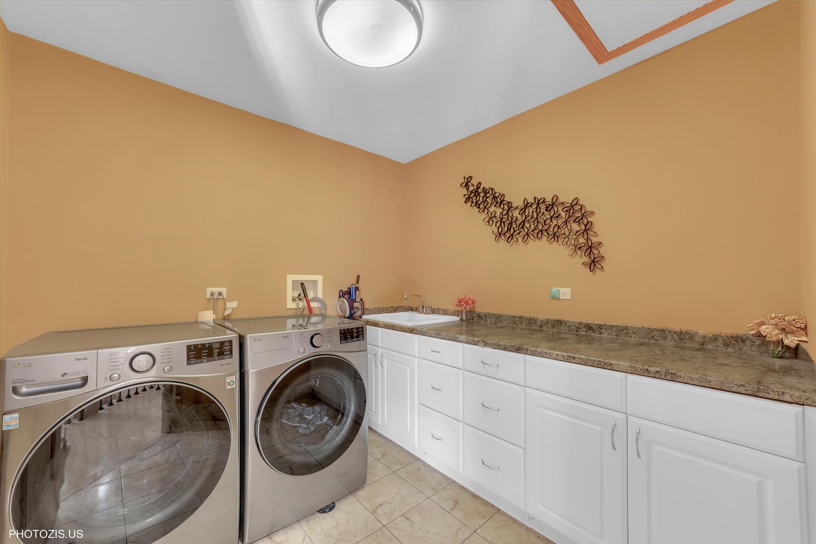 308 Berkshire Lane, Des Plaines, IL 60016