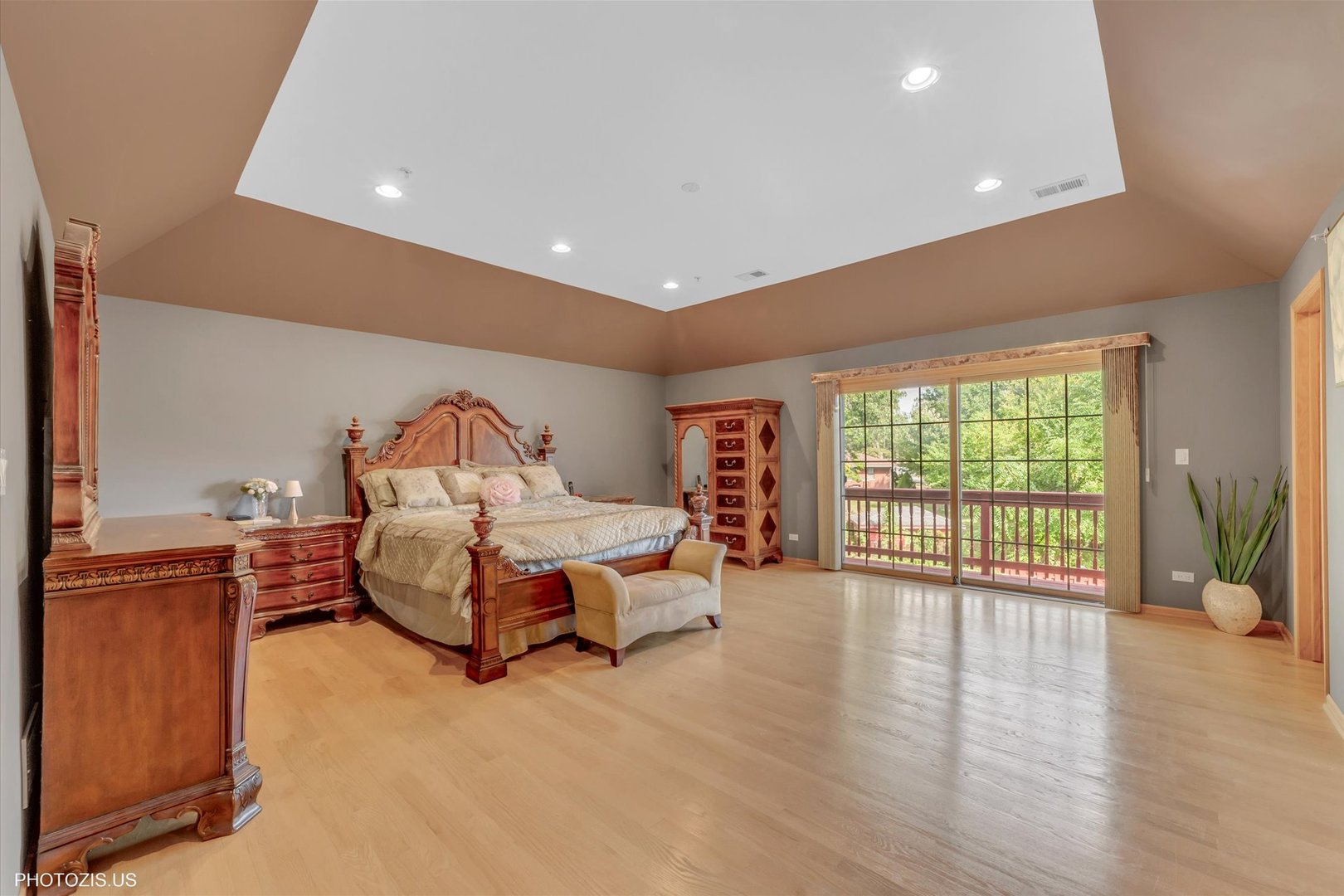 308 Berkshire Lane, Des Plaines, IL 60016