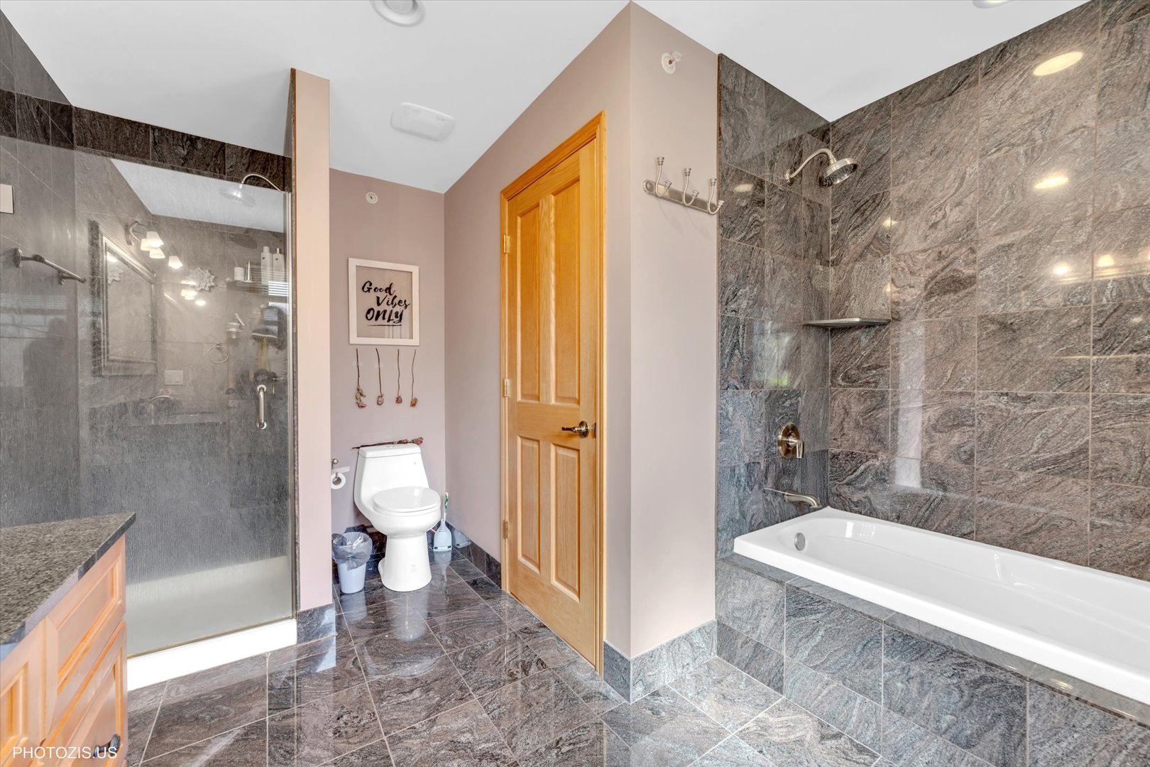 308 Berkshire Lane, Des Plaines, IL 60016