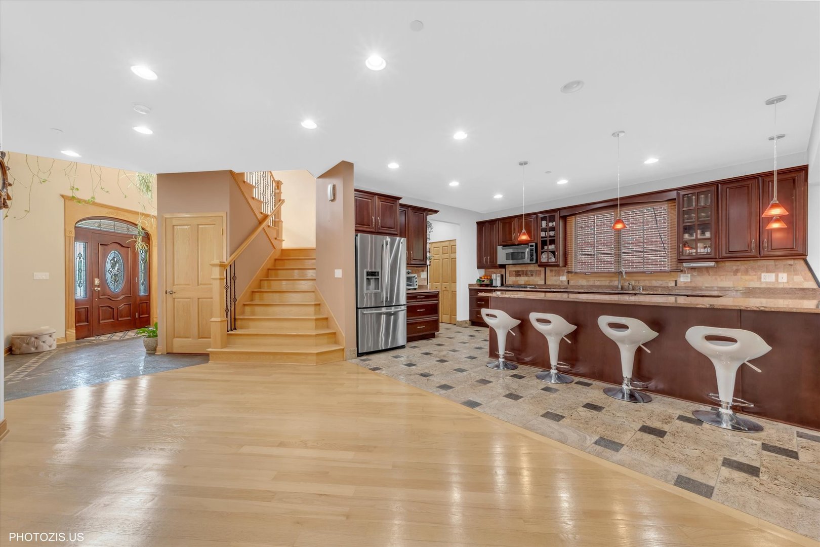 308 Berkshire Lane, Des Plaines, IL 60016