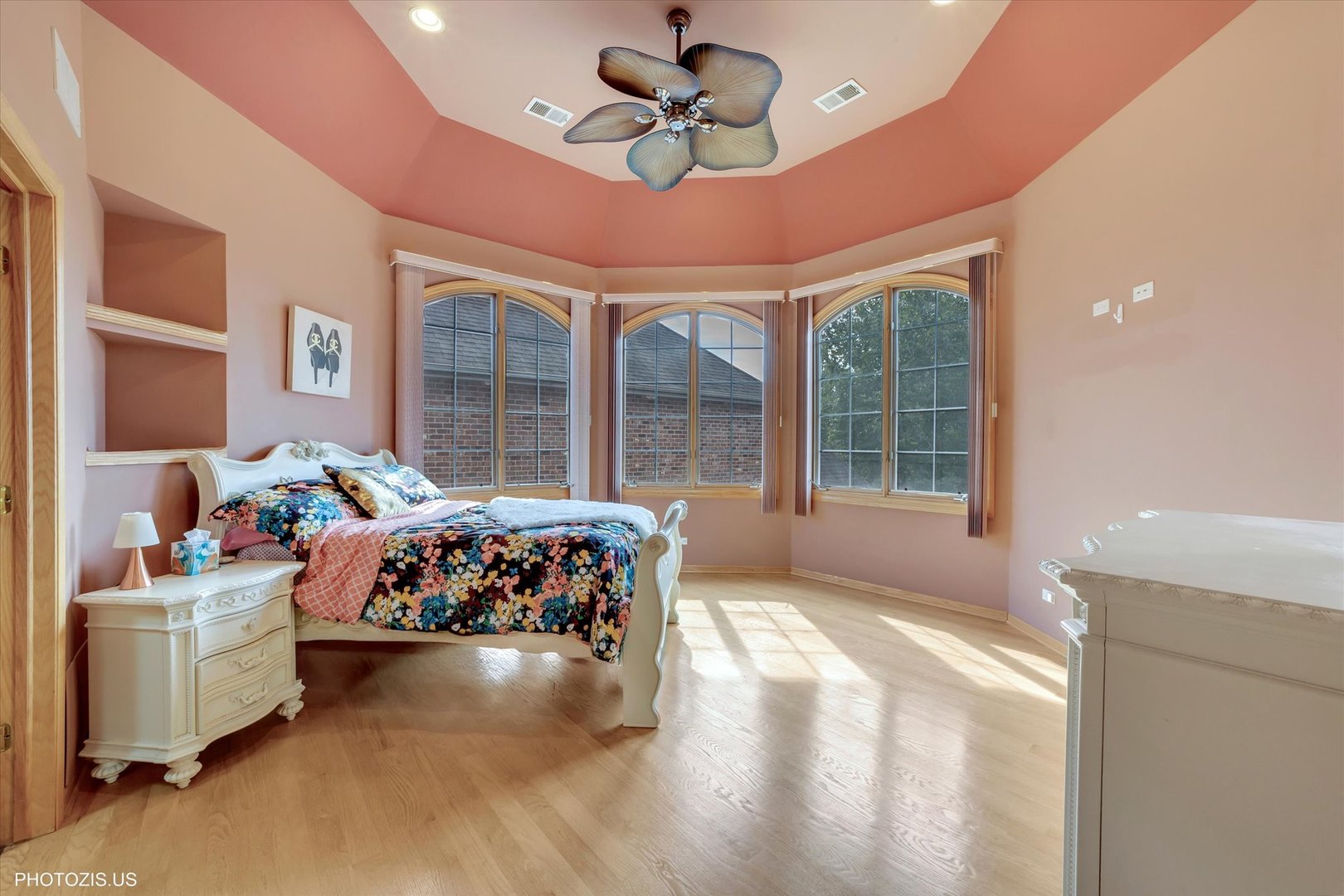 308 Berkshire Lane, Des Plaines, IL 60016