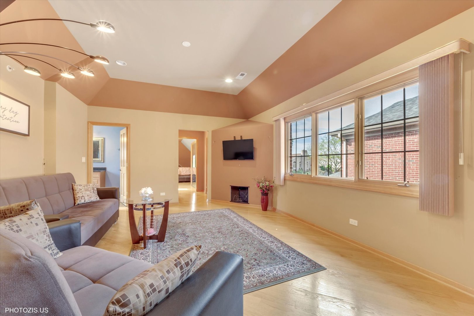 308 Berkshire Lane, Des Plaines, IL 60016