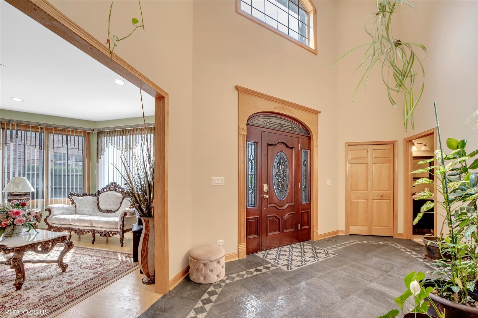 308 Berkshire Lane, Des Plaines, IL 60016