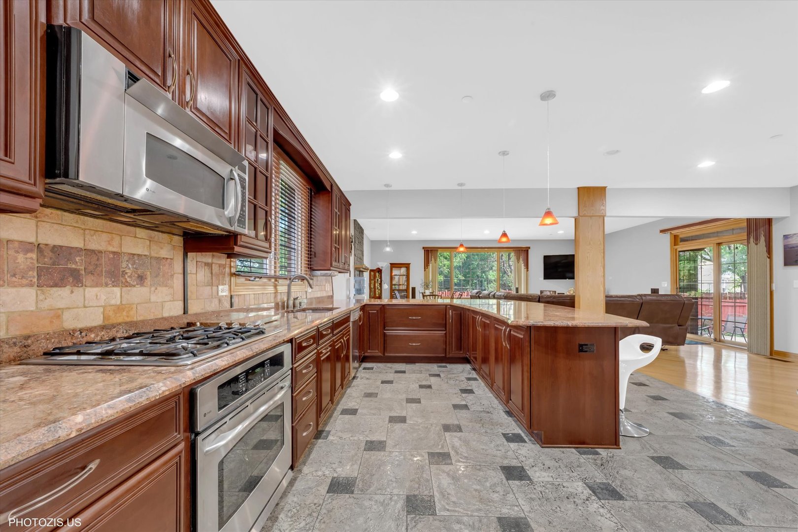 308 Berkshire Lane, Des Plaines, IL 60016