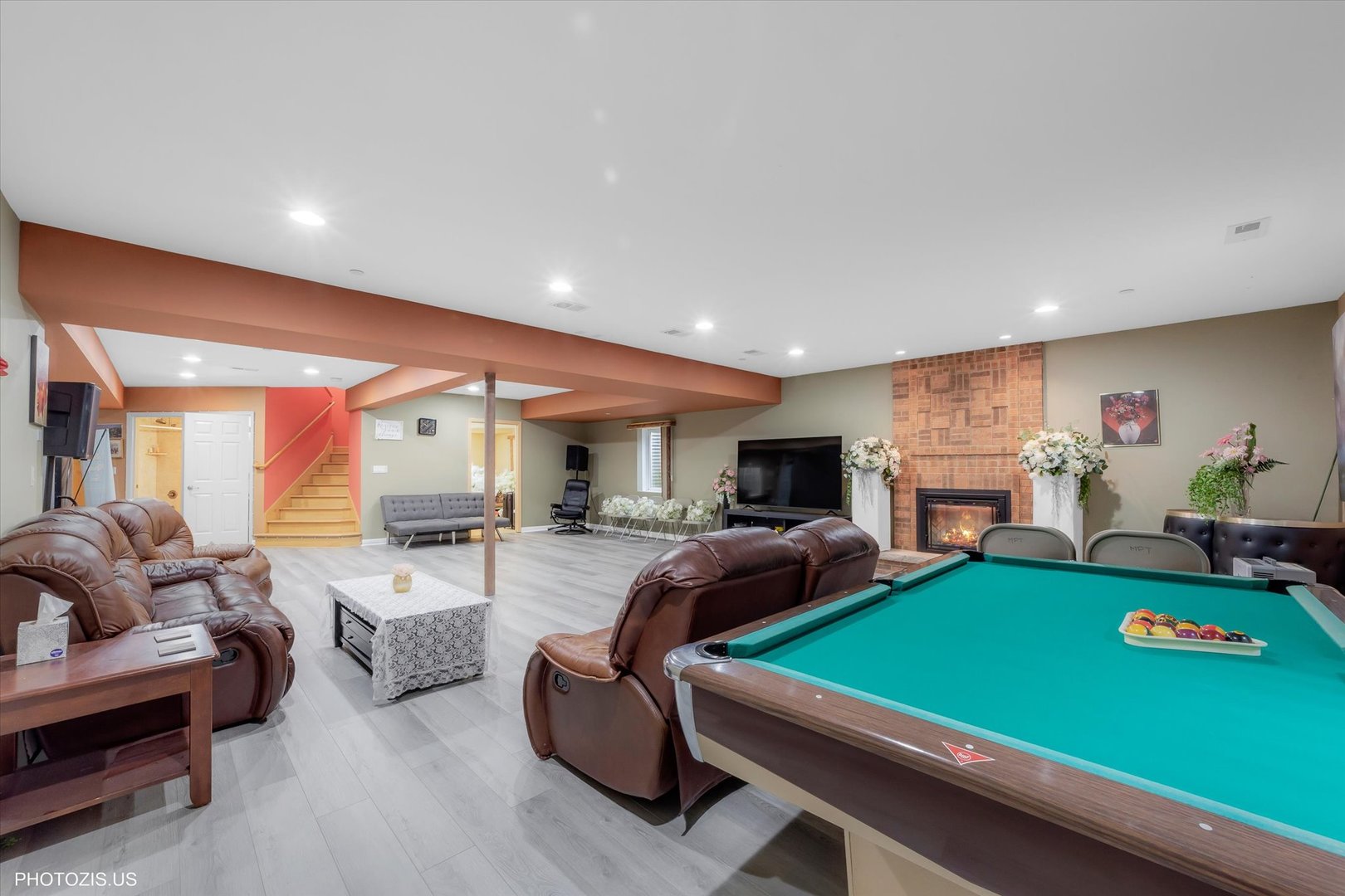 308 Berkshire Lane, Des Plaines, IL 60016