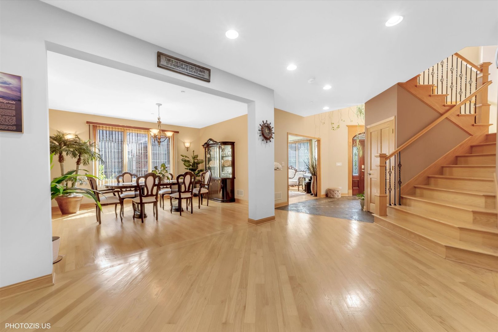 308 Berkshire Lane, Des Plaines, IL 60016