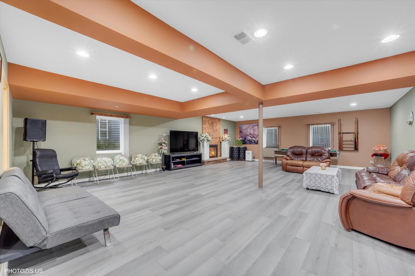 308 Berkshire Lane, Des Plaines, IL 60016