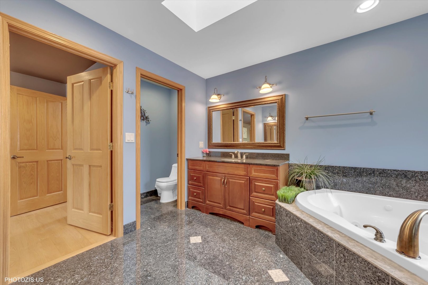 308 Berkshire Lane, Des Plaines, IL 60016