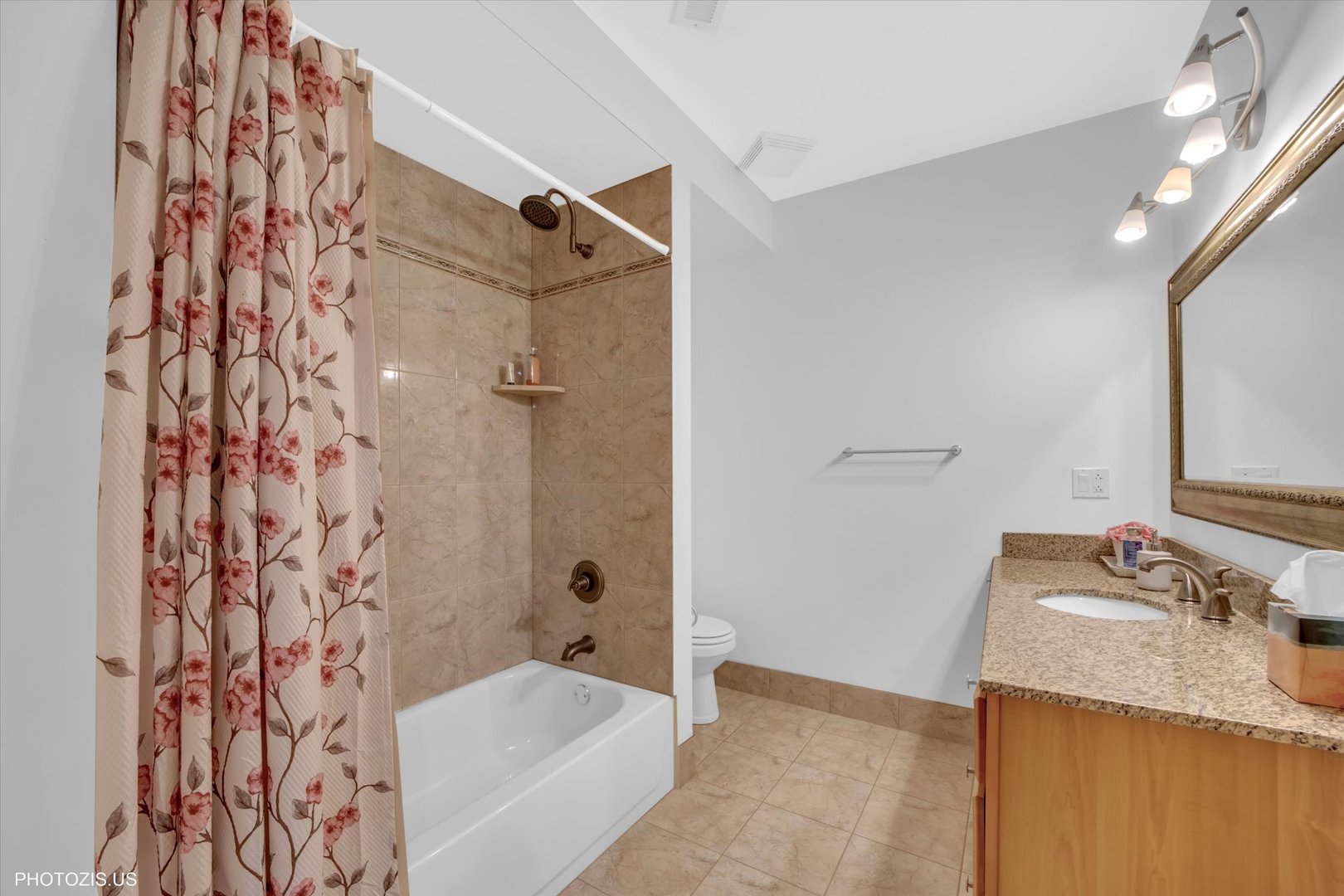 308 Berkshire Lane, Des Plaines, IL 60016