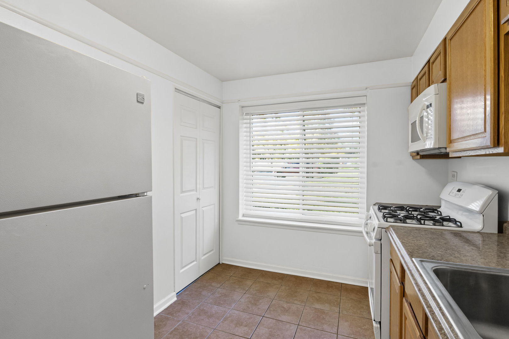 900 E Wilmette Road #105, Palatine, IL 60074