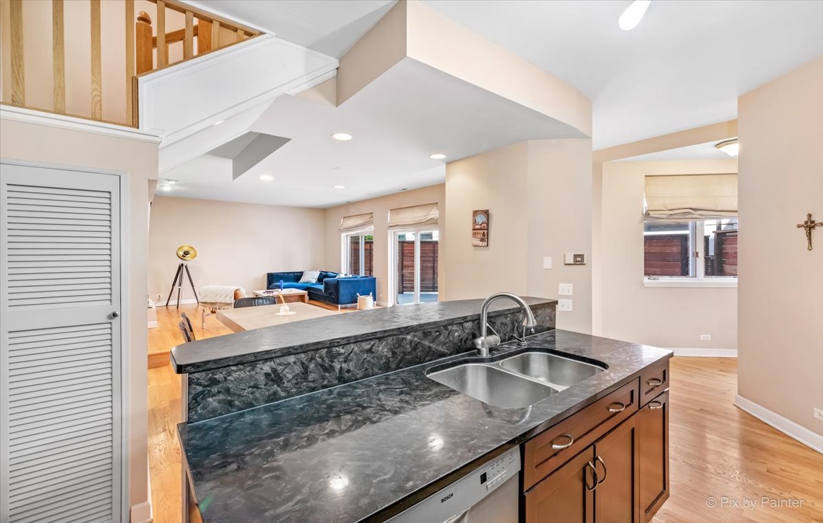 1430 N La Salle Drive #F1, Chicago, IL 60610