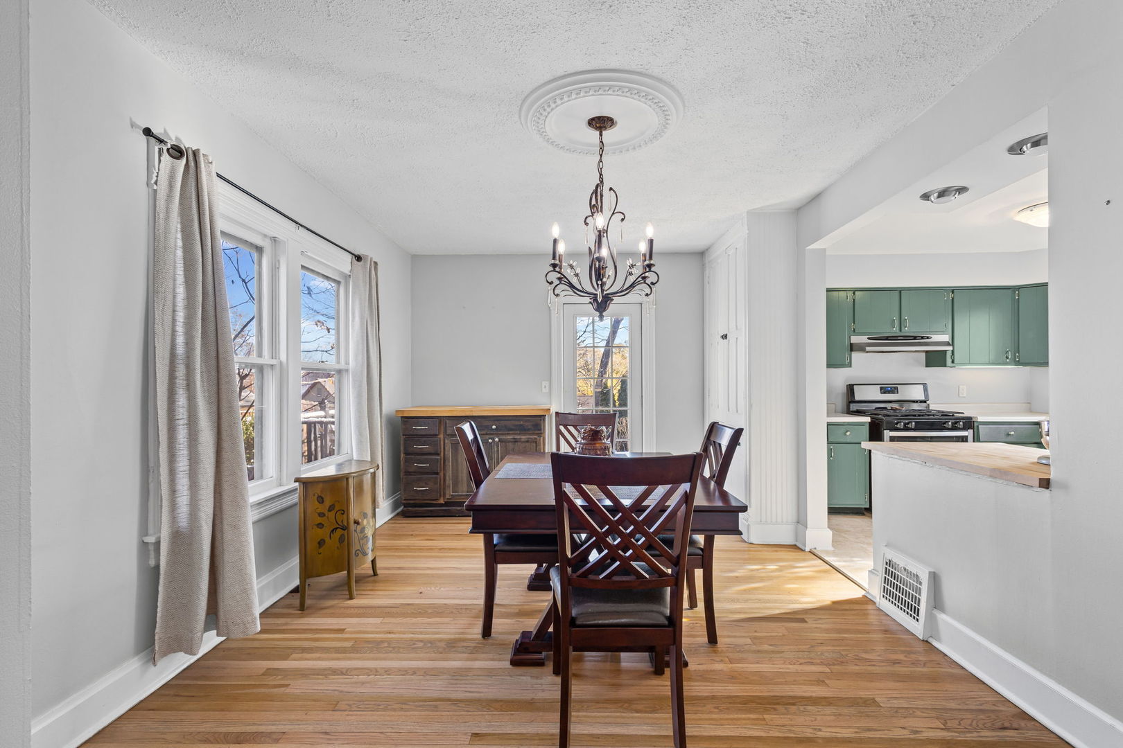 517 Bunker Street, Woodstock, IL 60098