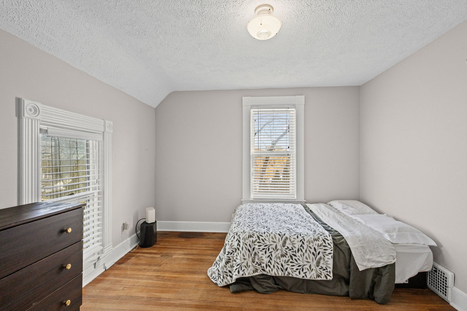 517 Bunker Street, Woodstock, IL 60098