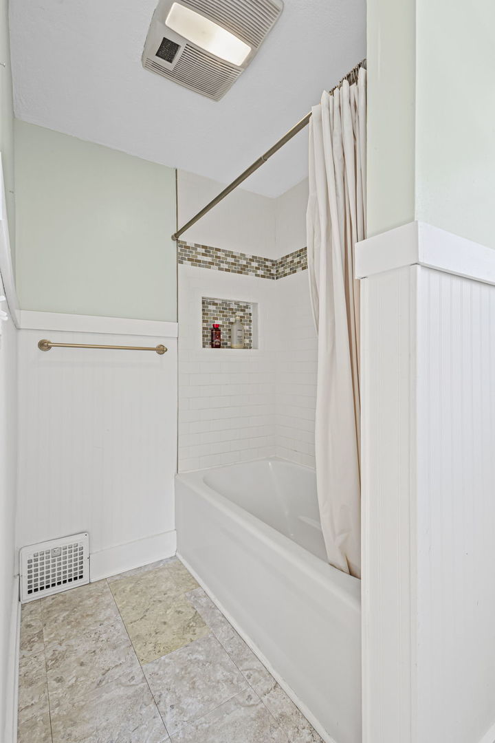 517 Bunker Street, Woodstock, IL 60098