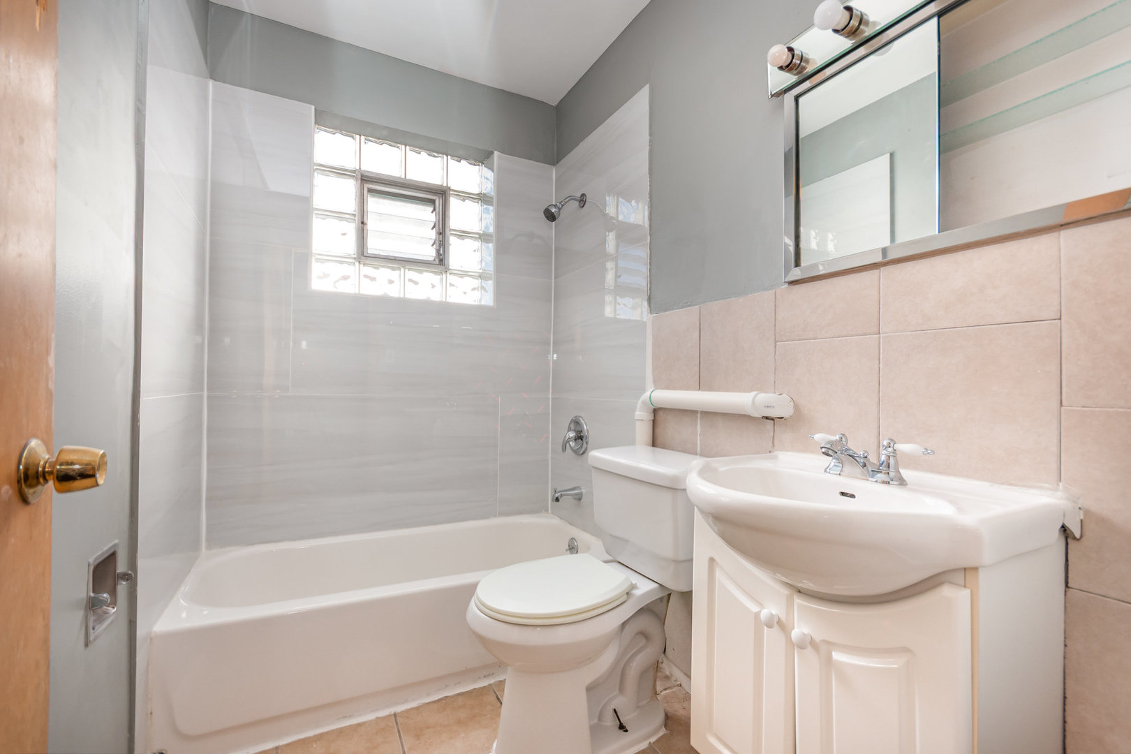 10448 W Cermak Road #2R, Westchester, IL 60154