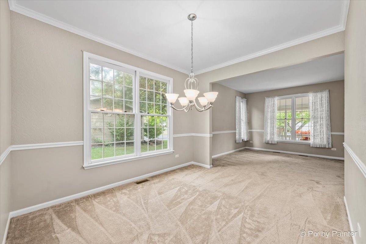 1050 Williamsburg Circle, Grayslake, IL 60030