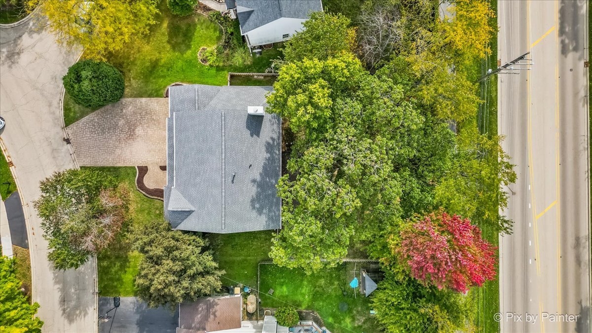 1050 Williamsburg Circle, Grayslake, IL 60030