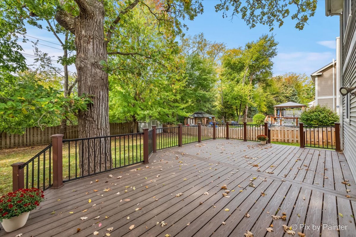 1050 Williamsburg Circle, Grayslake, IL 60030