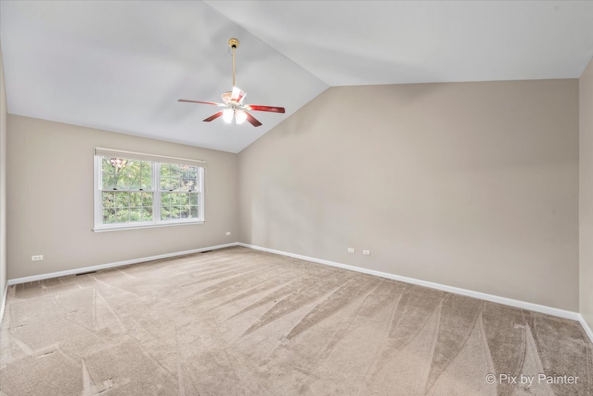 1050 Williamsburg Circle, Grayslake, IL 60030