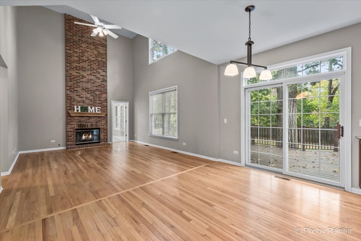 1050 Williamsburg Circle, Grayslake, IL 60030