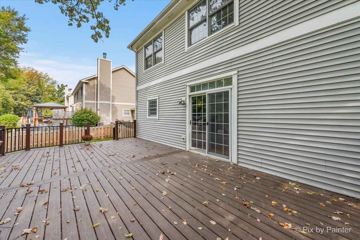 1050 Williamsburg Circle, Grayslake, IL 60030