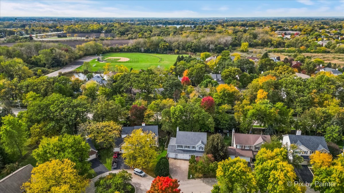 1050 Williamsburg Circle, Grayslake, IL 60030