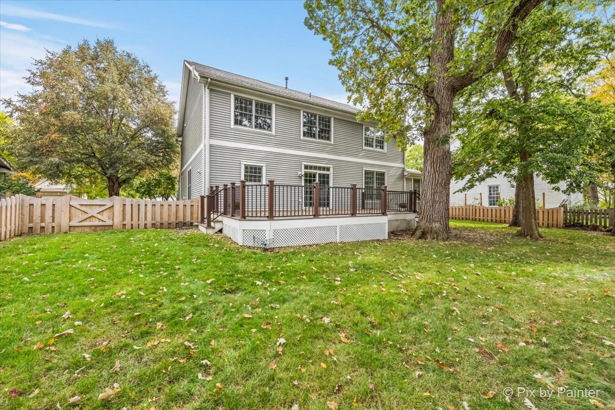 1050 Williamsburg Circle, Grayslake, IL 60030