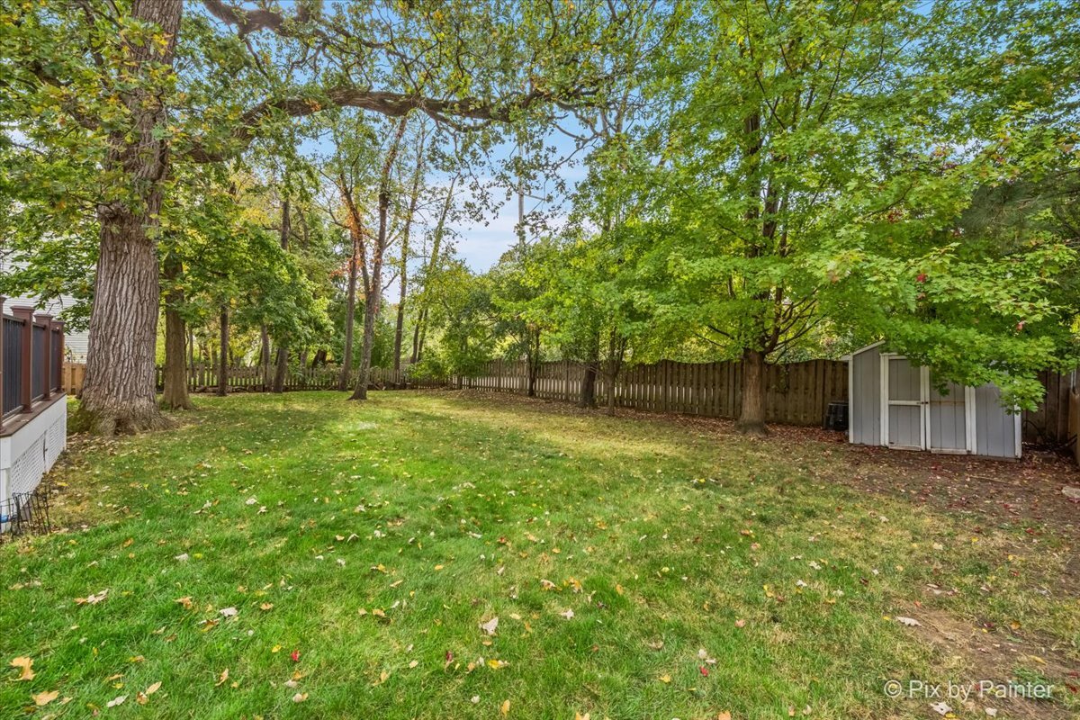 1050 Williamsburg Circle, Grayslake, IL 60030