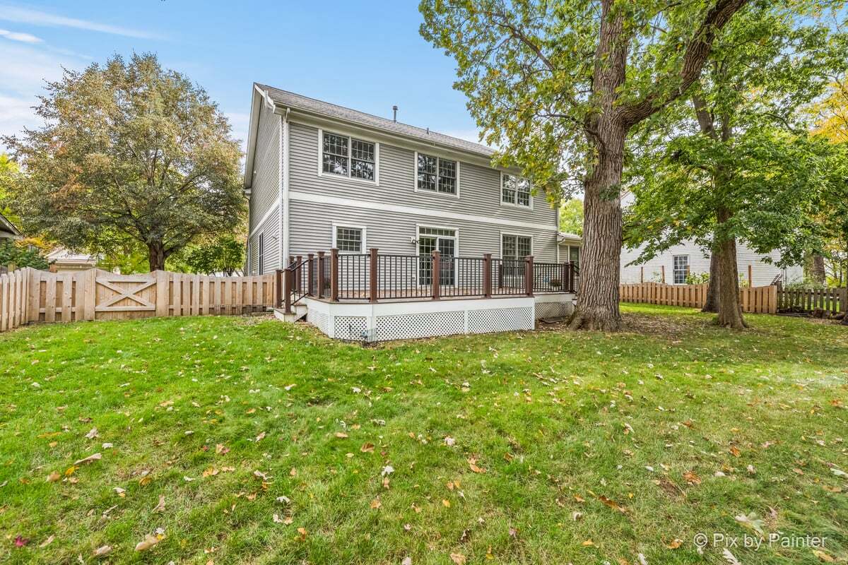 1050 Williamsburg Circle, Grayslake, IL 60030