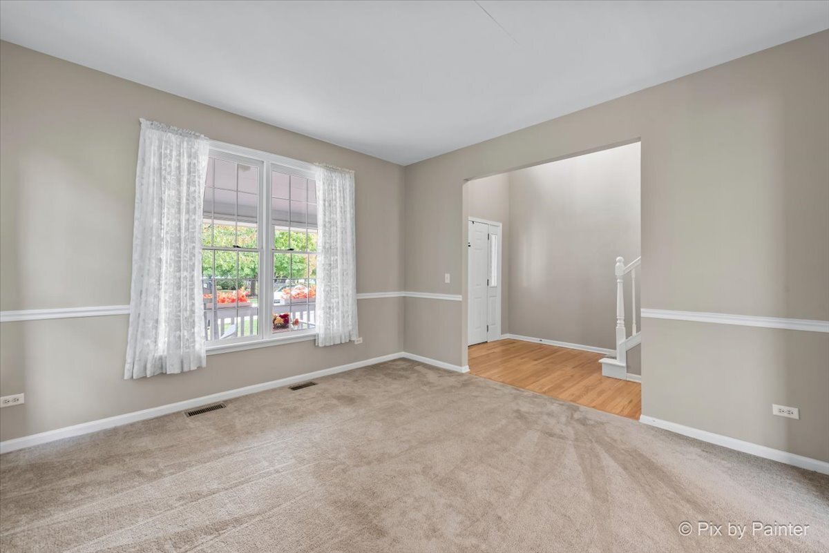 1050 Williamsburg Circle, Grayslake, IL 60030