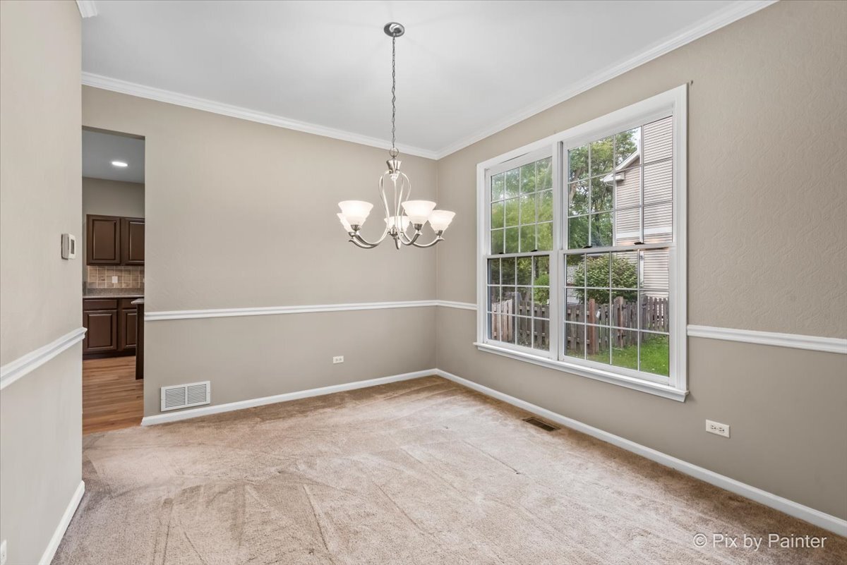 1050 Williamsburg Circle, Grayslake, IL 60030