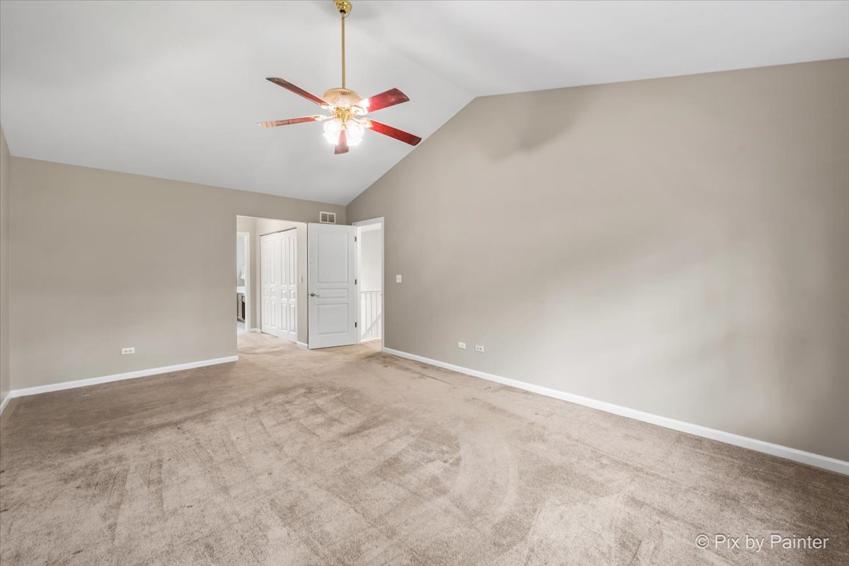 1050 Williamsburg Circle, Grayslake, IL 60030