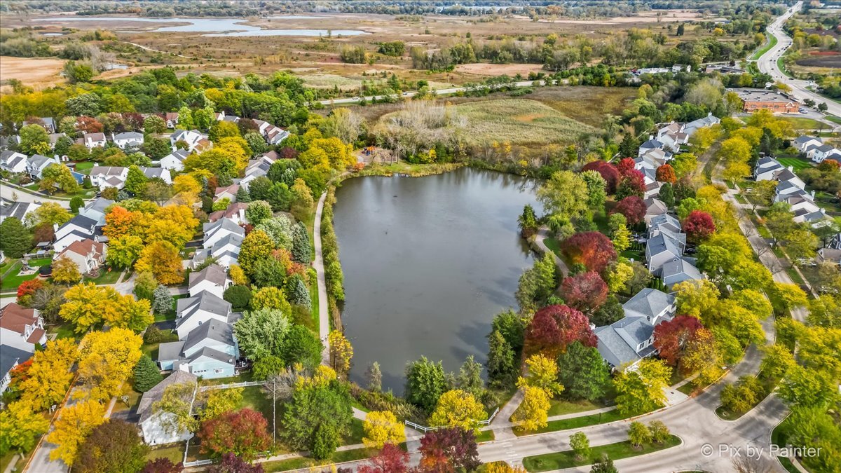 1050 Williamsburg Circle, Grayslake, IL 60030