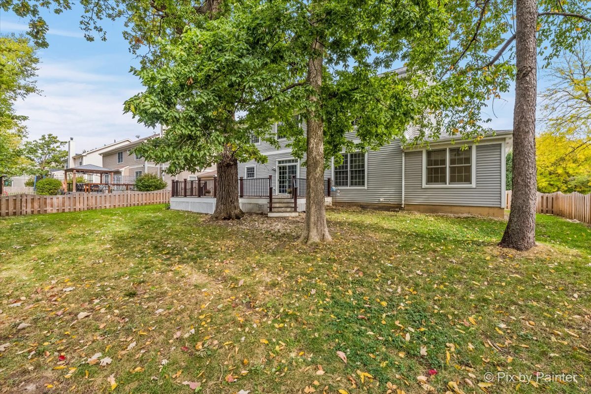 1050 Williamsburg Circle, Grayslake, IL 60030