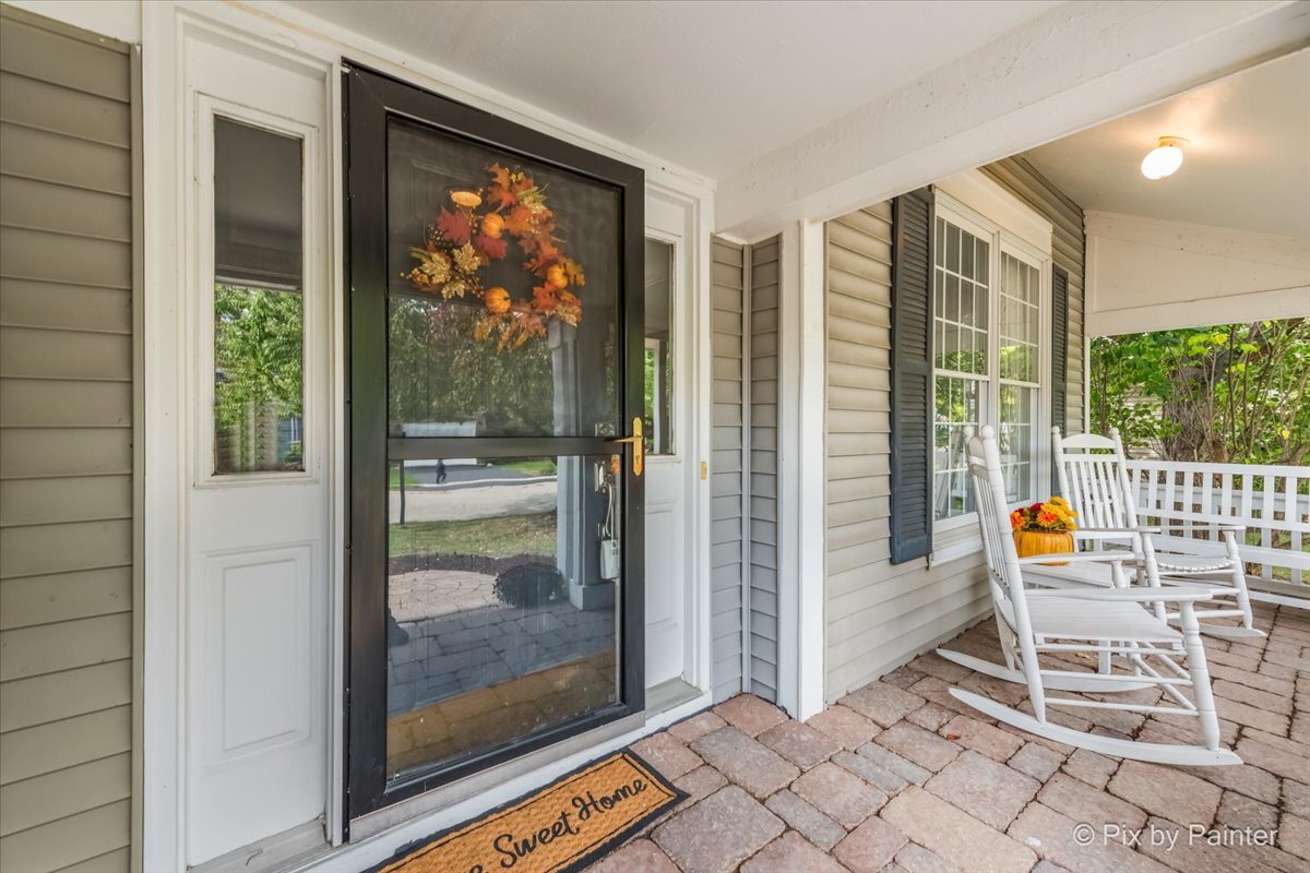 1050 Williamsburg Circle, Grayslake, IL 60030