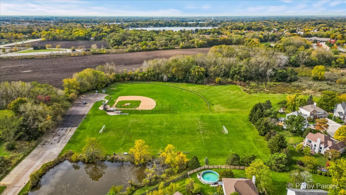 1050 Williamsburg Circle, Grayslake, IL 60030