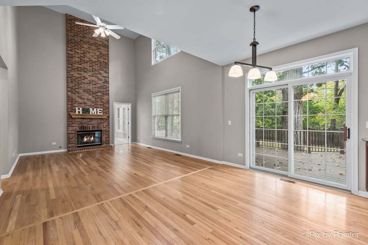 1050 Williamsburg Circle, Grayslake, IL 60030