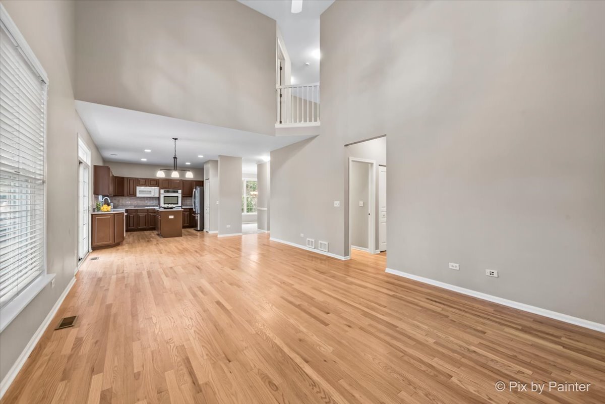 1050 Williamsburg Circle, Grayslake, IL 60030