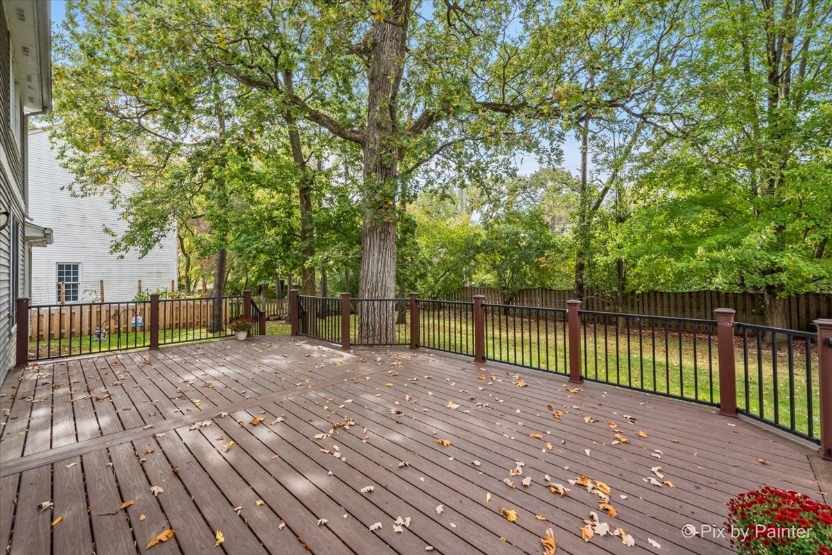 1050 Williamsburg Circle, Grayslake, IL 60030